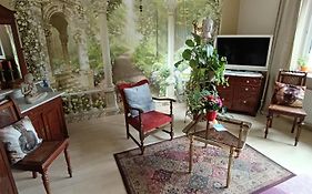 Weltoffenes privates Gästezimmer bei LGBTQ freundlichen Gastgeber der mit in der Wohnung lebt